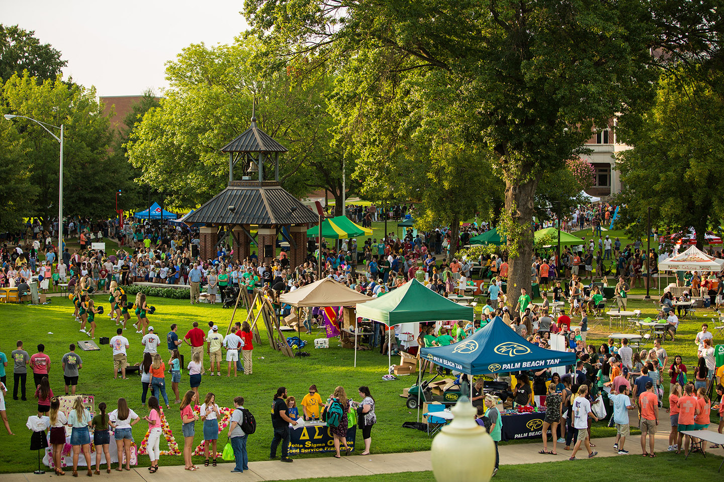 a photo of the russellville student involvement fair